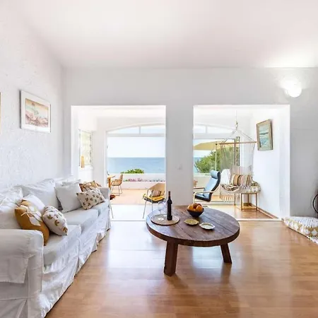 Majestic Oceanfront Retreat - 4 Bedrooms - Fantastic Frontline Location - Direct Access To The Sea And - Da Villa