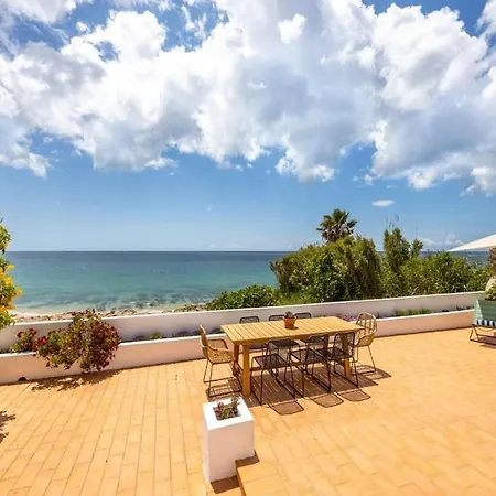Majestic Oceanfront Retreat - 4 Bedrooms - Fantastic Frontline Location - Direct Access To The Sea And - Da * Luz