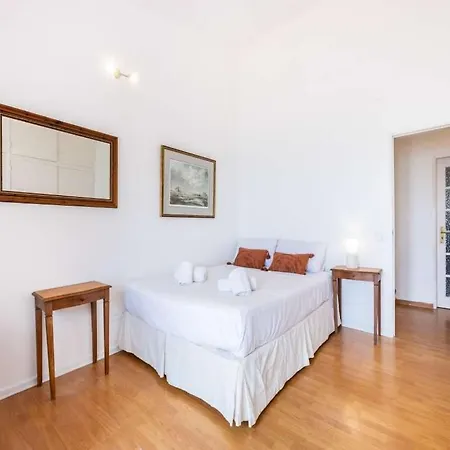 Majestic Oceanfront Retreat - 4 Bedrooms - Fantastic Frontline Location - Direct Access To The Sea And - Da Luz