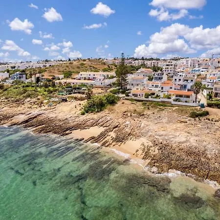 Majestic Oceanfront Retreat - 4 Bedrooms - Fantastic Frontline Location - Direct Access To The Sea And - Da Luz