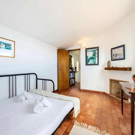 Majestic Oceanfront Retreat 4 Bedrooms Fantastic Frontline Location Direct Access To The Sea And Da Villa *