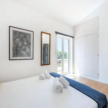 Majestic Oceanfront Retreat 4 Bedrooms Fantastic Frontline Location Direct Access To The Sea And Da