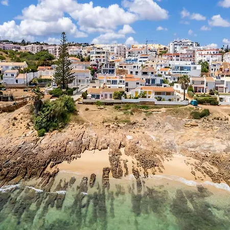 Majestic Oceanfront Retreat 4 Bedrooms Fantastic Frontline Location Direct Access To The Sea And Da Villa *