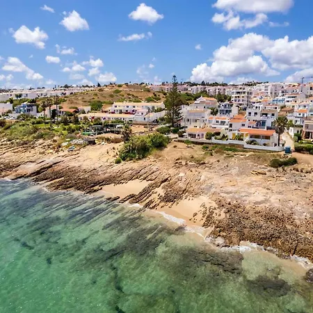 Majestic Oceanfront Retreat 4 Bedrooms Fantastic Frontline Location Direct Access To The Sea And Da *