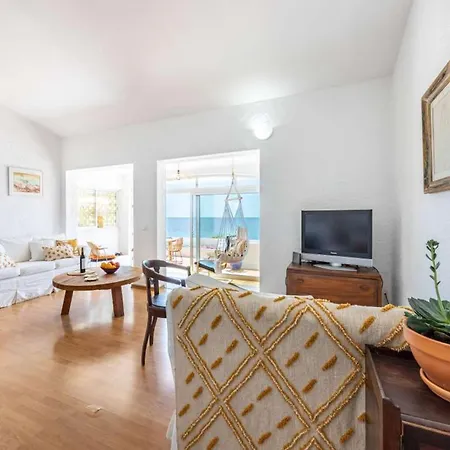Majestic Oceanfront Retreat 4 Bedrooms Fantastic Frontline Location Direct Access To The Sea And Da Luz