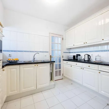 Majestic Oceanfront Retreat 4 Bedrooms Fantastic Frontline Location Direct Access To The Sea And Da Luz