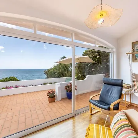 Majestic Oceanfront Retreat 4 Bedrooms Fantastic Frontline Location Direct Access To The Sea And Da Βίλα Luz