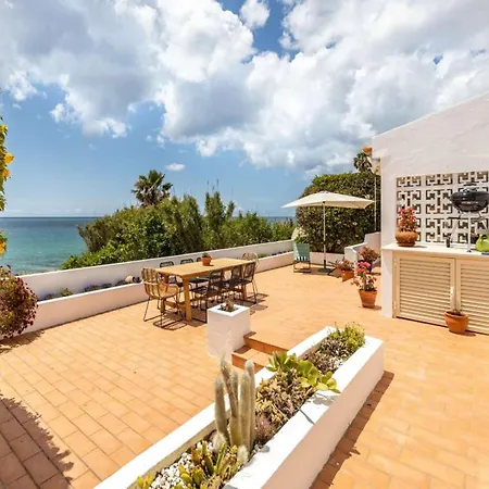 Majestic Oceanfront Retreat 4 Bedrooms Fantastic Frontline Location Direct Access To The Sea And Da Βίλα *