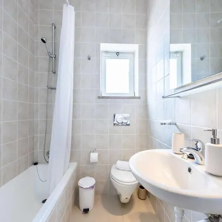 Βίλα Majestic Oceanfront Retreat 4 Bedrooms Fantastic Frontline Location Direct Access To The Sea And Da Luz