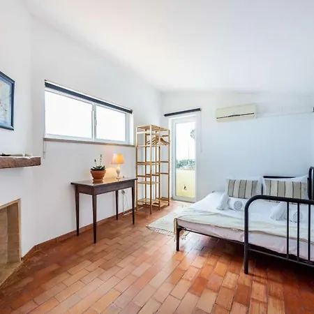 Majestic Oceanfront Retreat 4 Bedrooms Fantastic Frontline Location Direct Access To The Sea And Da Βίλα Luz