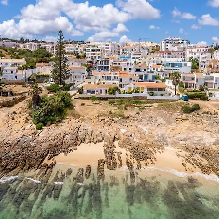 Majestic Oceanfront Retreat 4 Bedrooms Fantastic Frontline Location Direct Access To The Sea And Da Villa
